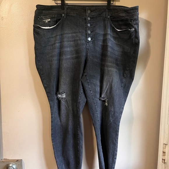 Judy Blue Black Skinny Jeans with Distressed Detailing - Picture 1 of 6